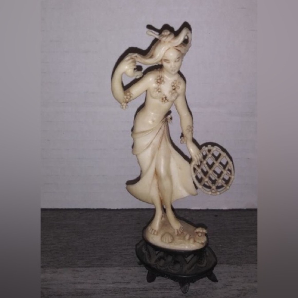 5" Asian Lady with Basket Figurine Made in Italy